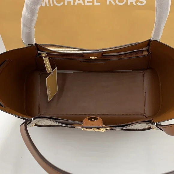 MICHAEL KORS 
Reed Large BELTED Logo Tote Bag VANILLA BROWN SIGNATURE COLOR - Picture 10 of 14